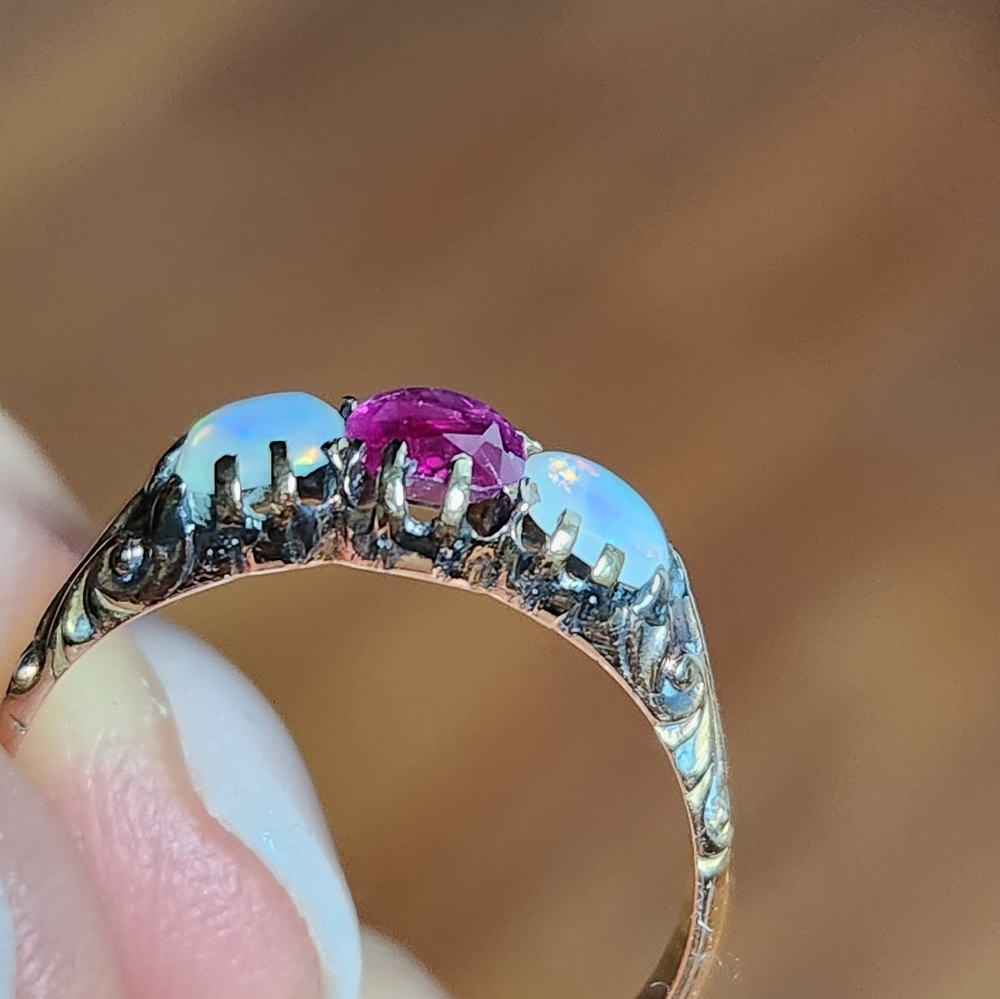Antique Opal & Ruby 9ct Gold Ring - image 3
